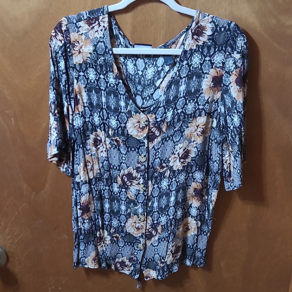 Daytrip Floral Button-Up Blouse - Black and Cream